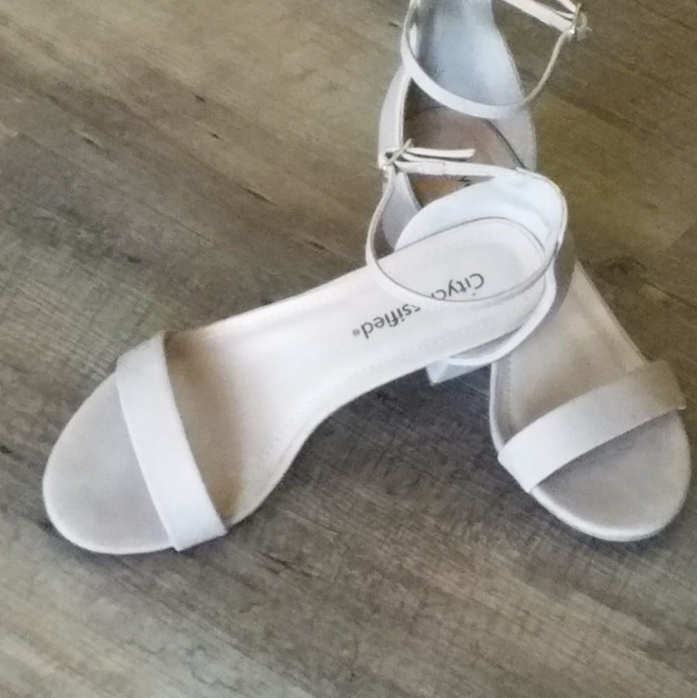 Beige dress shoes